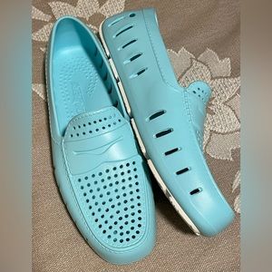 NWOT. Mens Floafers size 13 blue and white aqua.